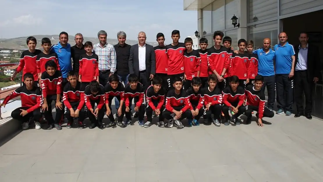 Elaziz Belediyespor U 13 Liginde Lider