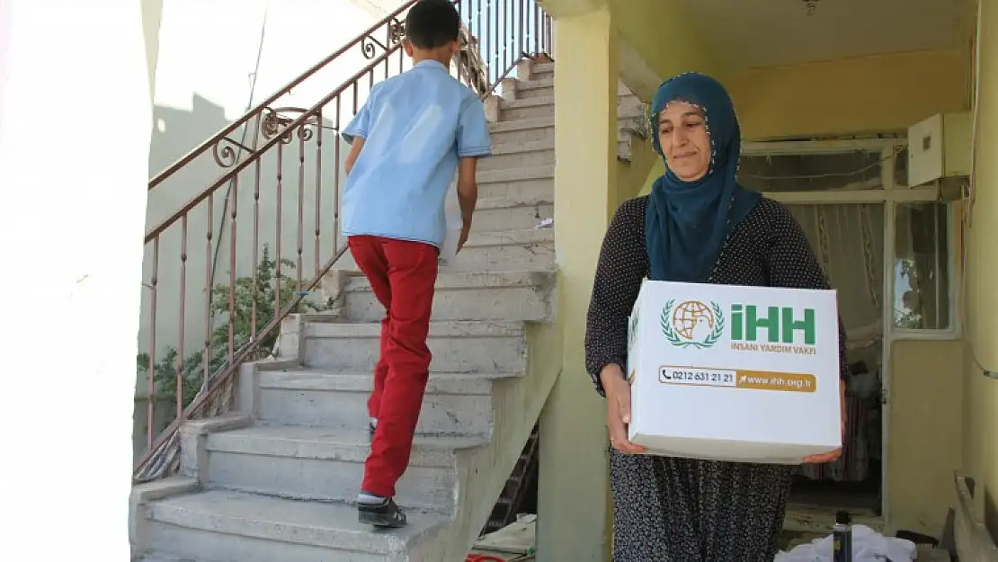 İHH Gıda Paketlerini İhtiyaç Sahiblerine Ulaştırdı