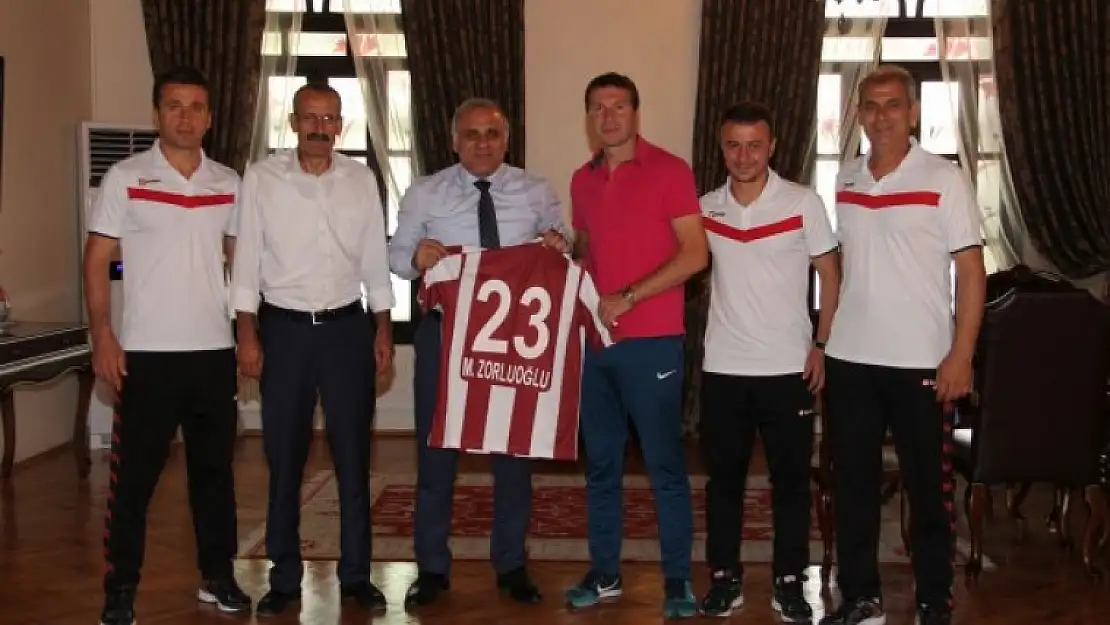 Elazığspor Heyeti Vali Zorluoğlu'nu Ziyaret Etti