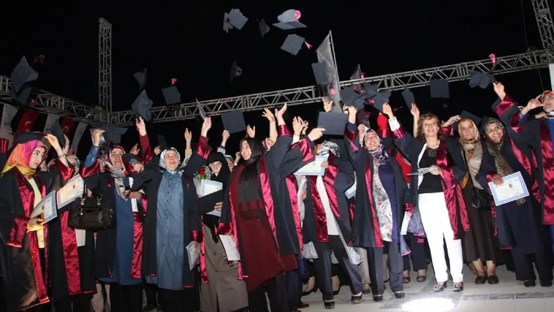 Anne Üniversitesi 2. Dönem Mezuniyet Töreni