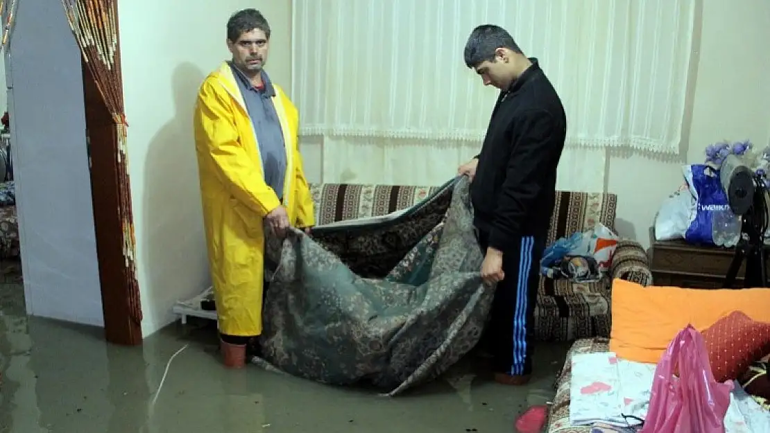 Altyapı Eksikliği...  Etkili Yağmur Çileye Dönüştü