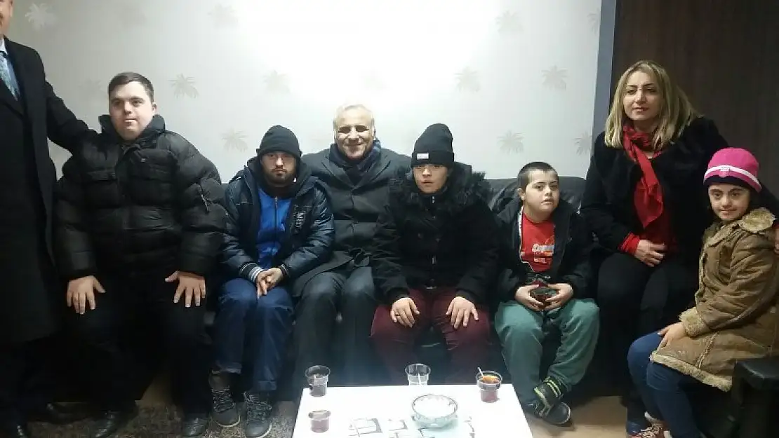 Vali Maçı Engellilerle İzledi