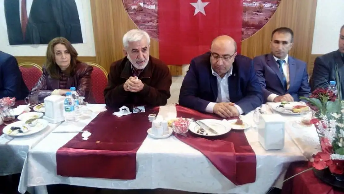 Ak Parti Adayları Sivricelilerle Buluştu
