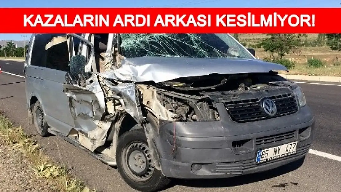 Minibüsle Kamyon Çarpıştı