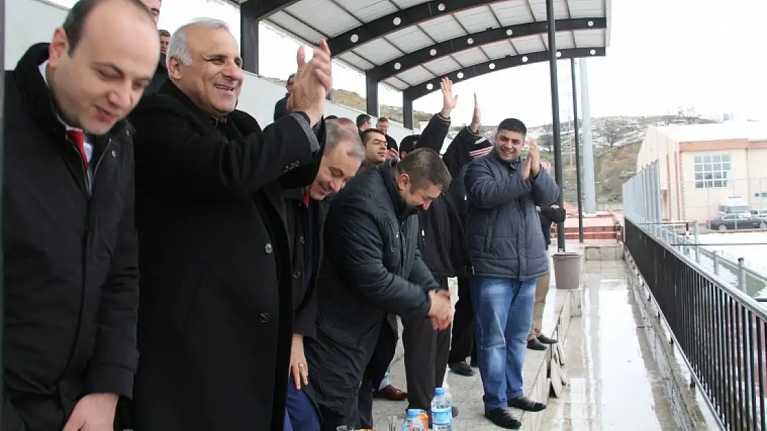 Vali Zorluoğlu Hangi Maçta Tezahürat Yaptı?