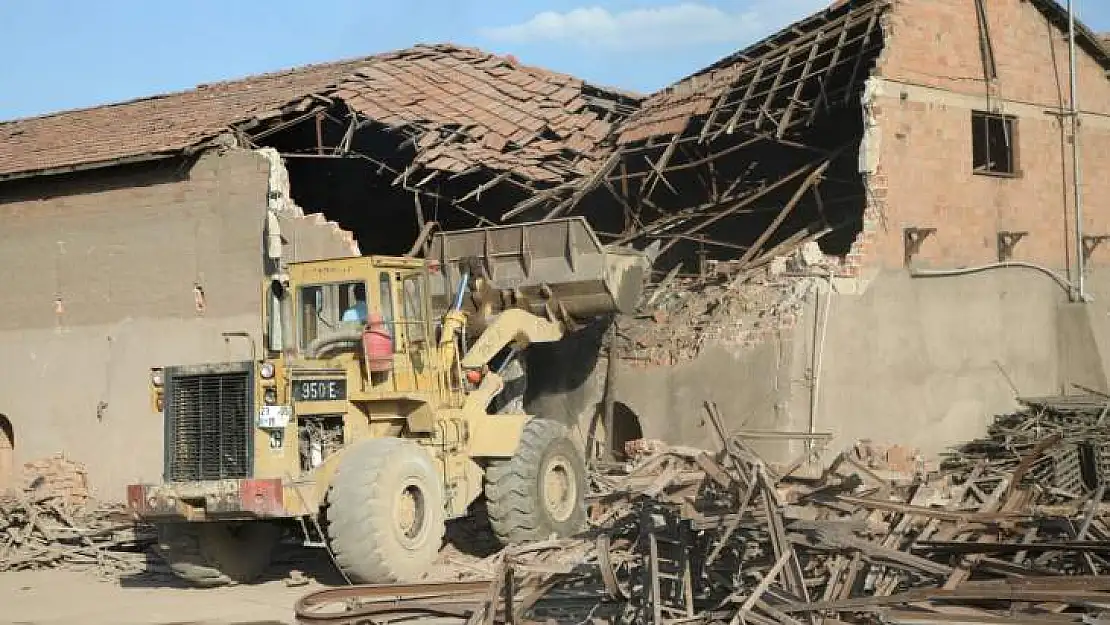 Tuğla Fabrikası Yıkılıyor