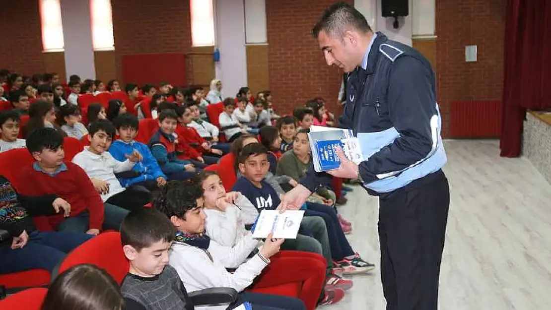 Öğrencilere 'Bilinçli Tüketici' Semineri