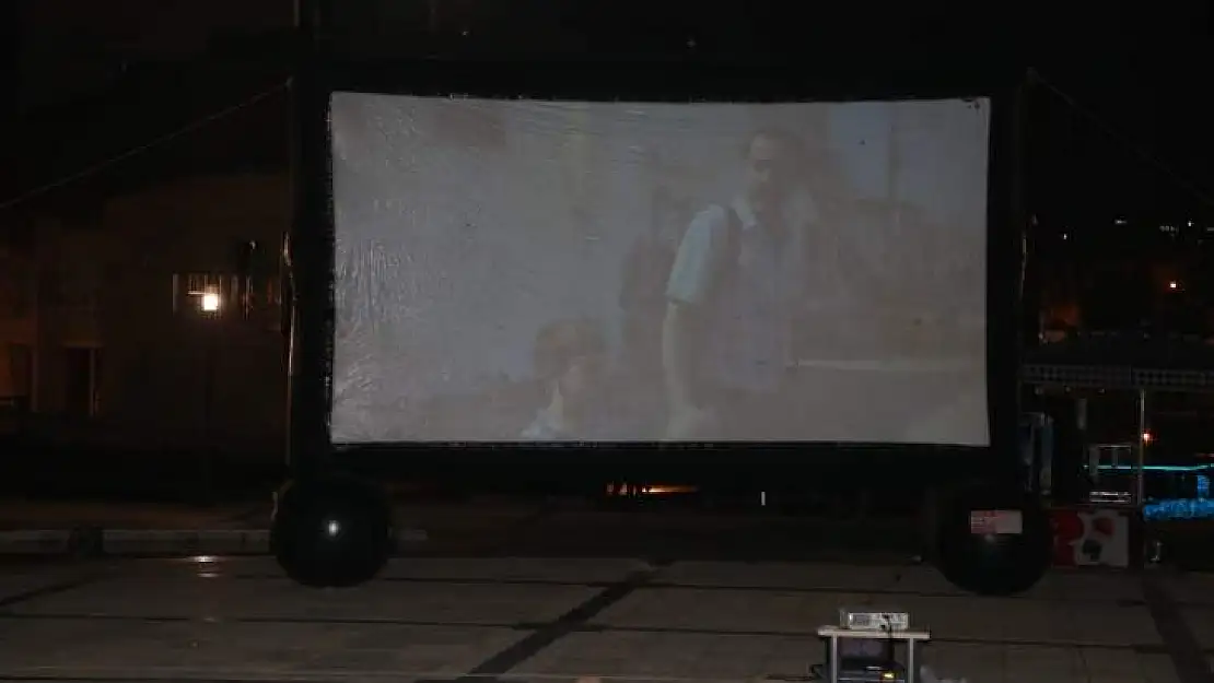 Açık Hava Sineması Nostalji Film Günleri Sürüyor