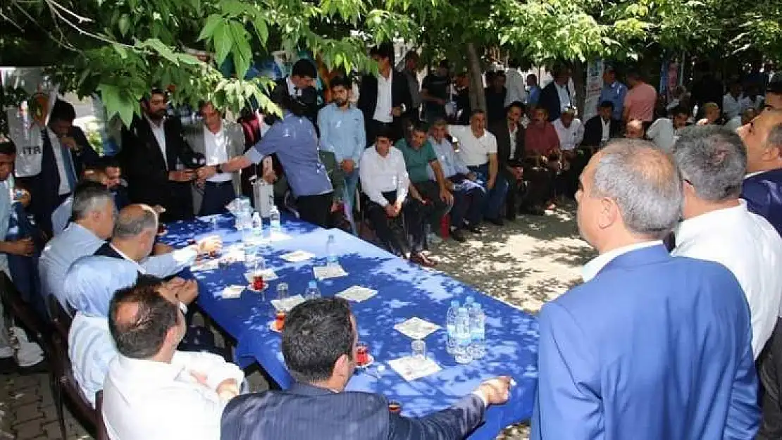 AK Parti Bayramlaştı
