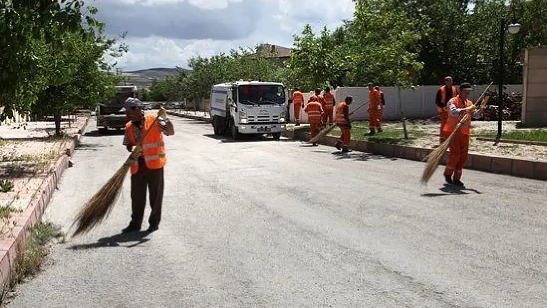 Kapsamlı Temizlik Çalışmaları Sürüyor