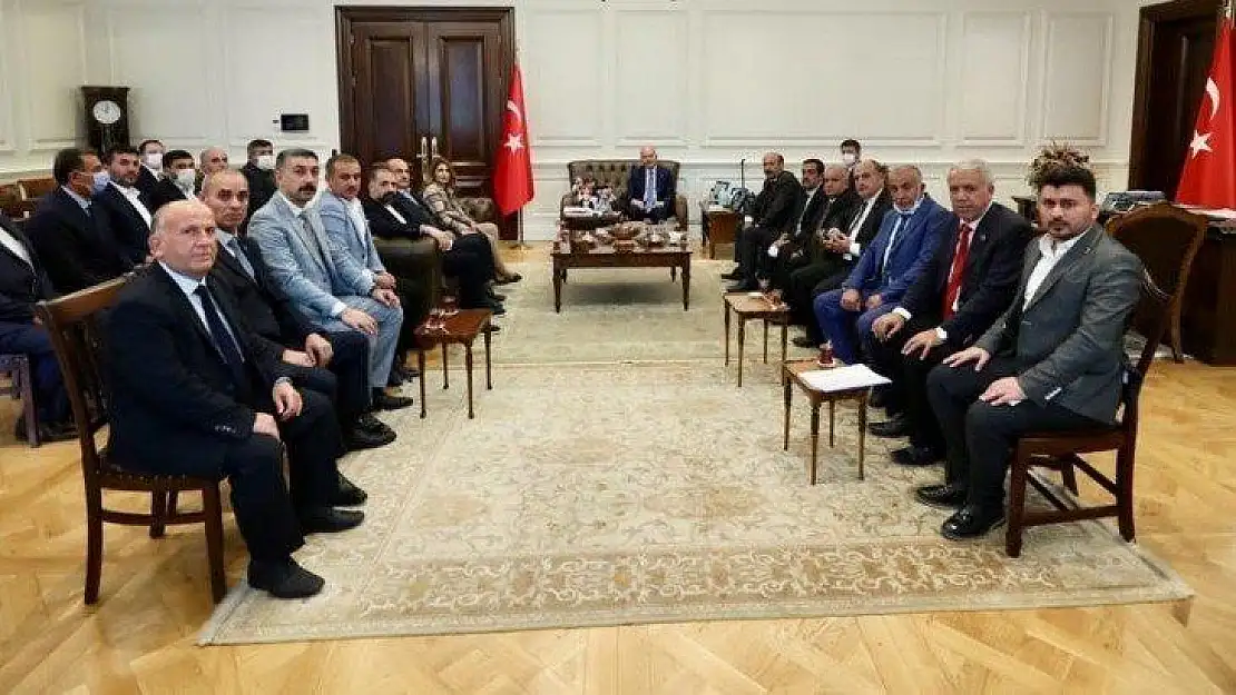 İçişleri Bakanı Soylu, Elazığ muhtarlarıyla bir araya geldi
