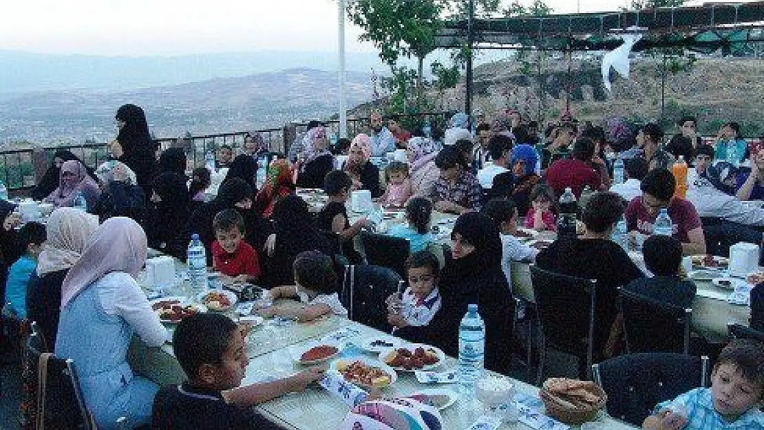 İHH Üyeleri İftarda Buluştu