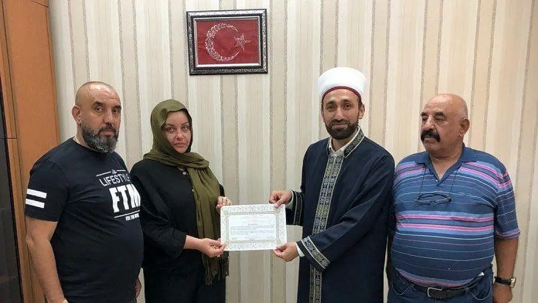 İslamiyet'ten etkilen Bulgaristanlı kadın, Müslüman oldu