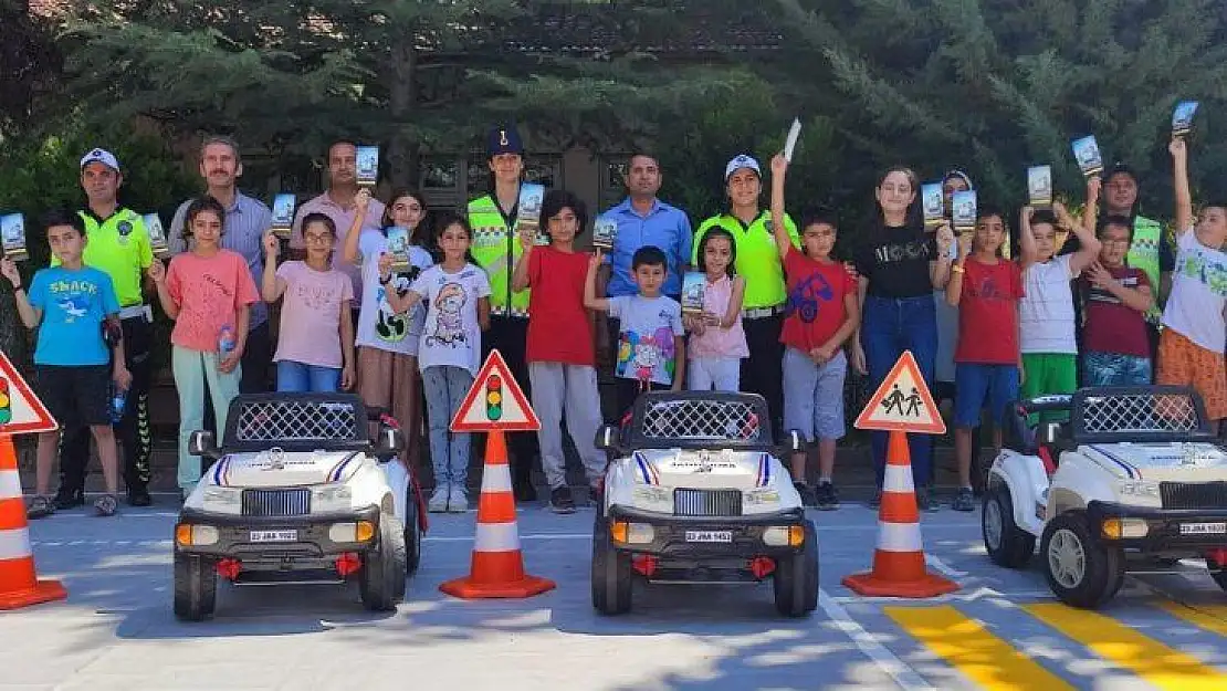 Jandarmadan öğrencilere trafik güvenliği eğitimi