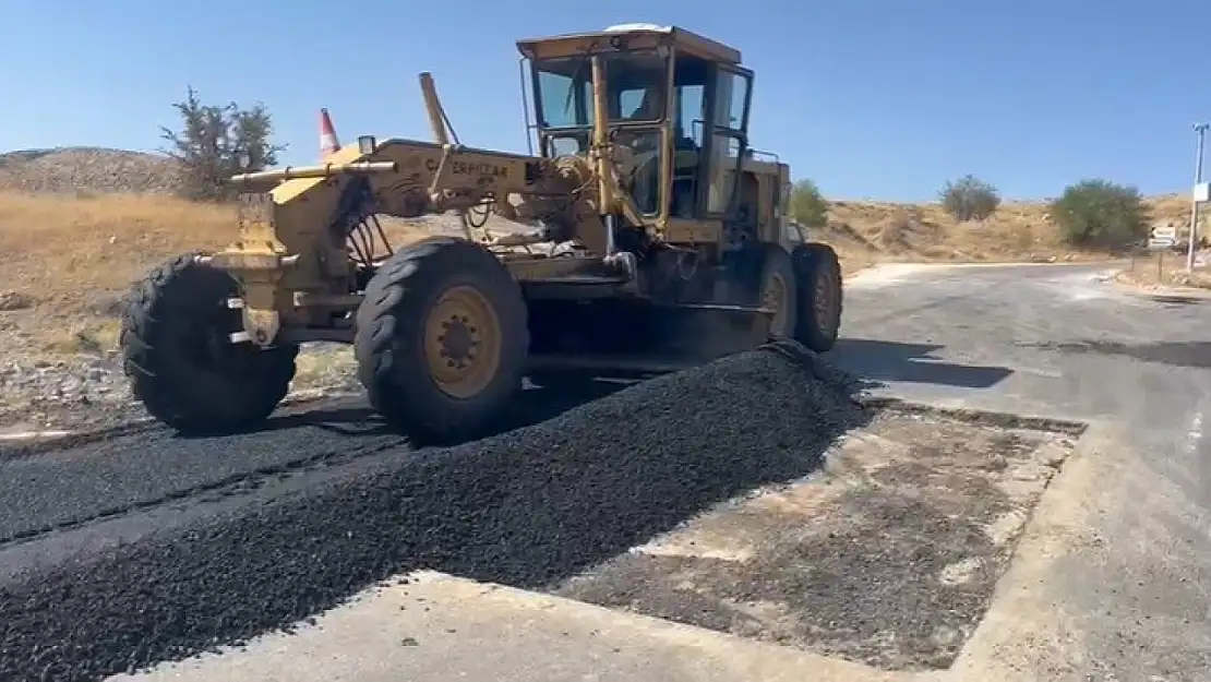 Kadın muhtar greyderin başına geçti