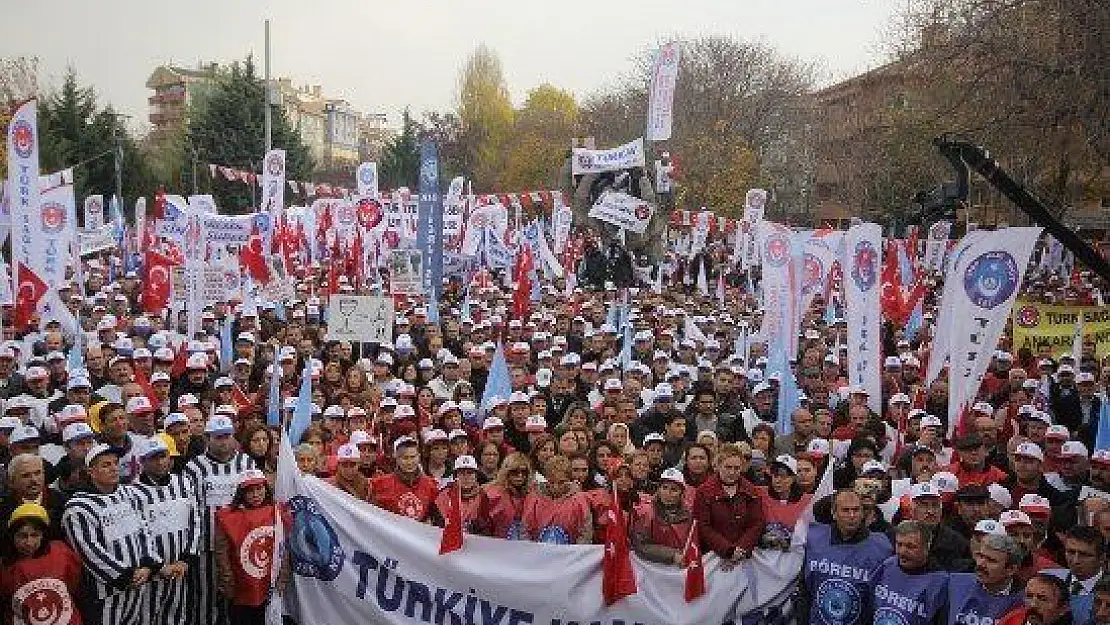 Kamusen Meydanlara İndi!