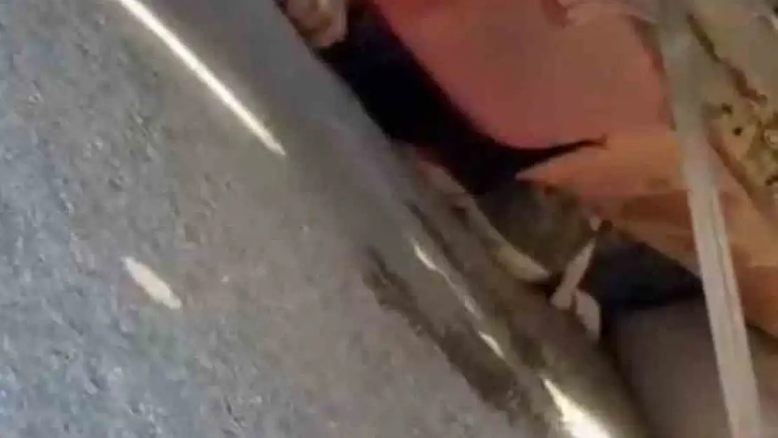 Motosiklet sürücüsünü kurtarmak için seferber oldular