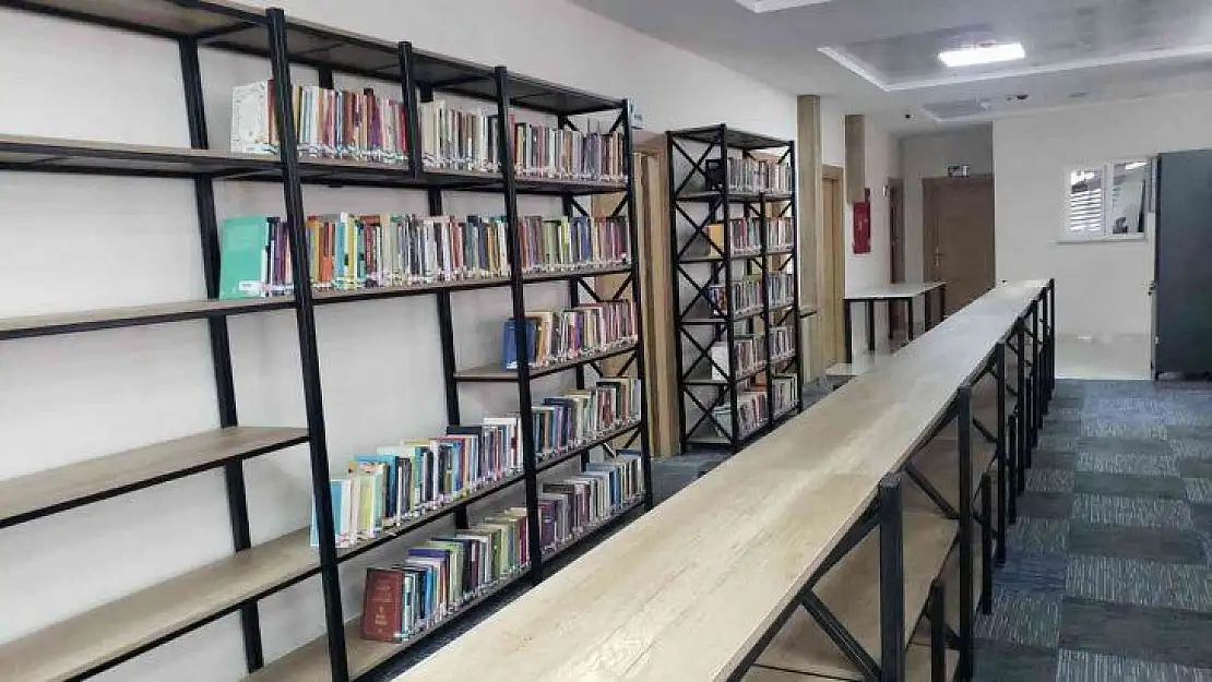 Karakoçan'da 3 katlı ilçe kütüphanesi hizmete açıldı