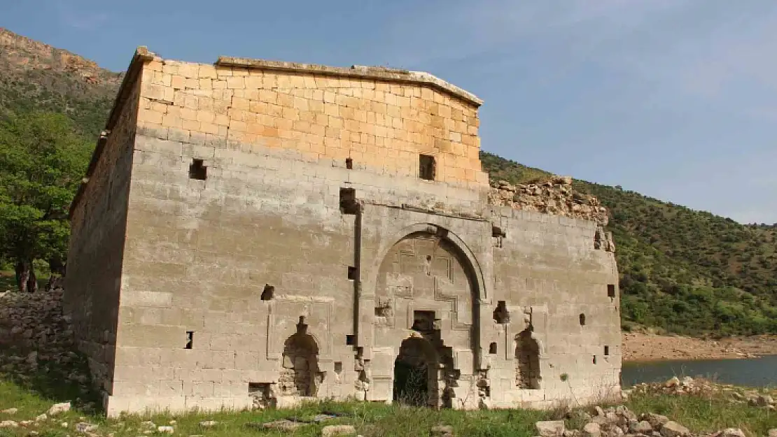 Keban Baraj Gölü üzerinde 9 saat süren tekne yolculuğu