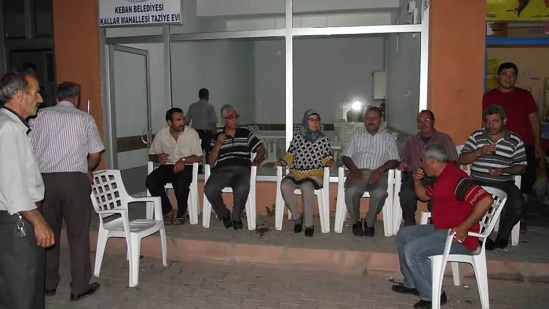 Keban'da Belediyeden Çay İkramı