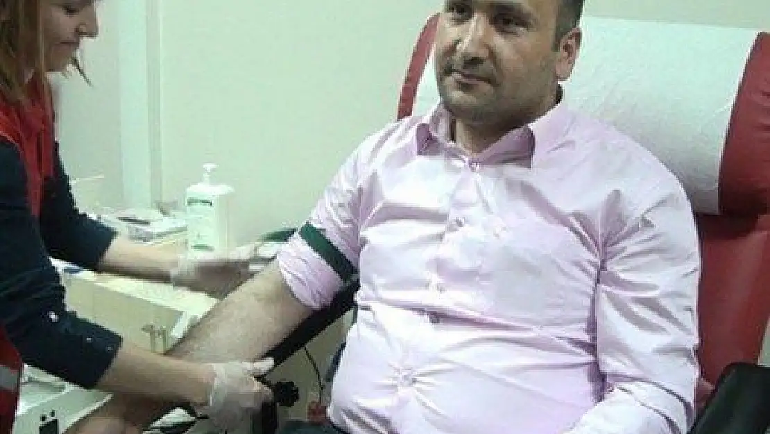 Dernekten Kızılay'a Kan Bağışı