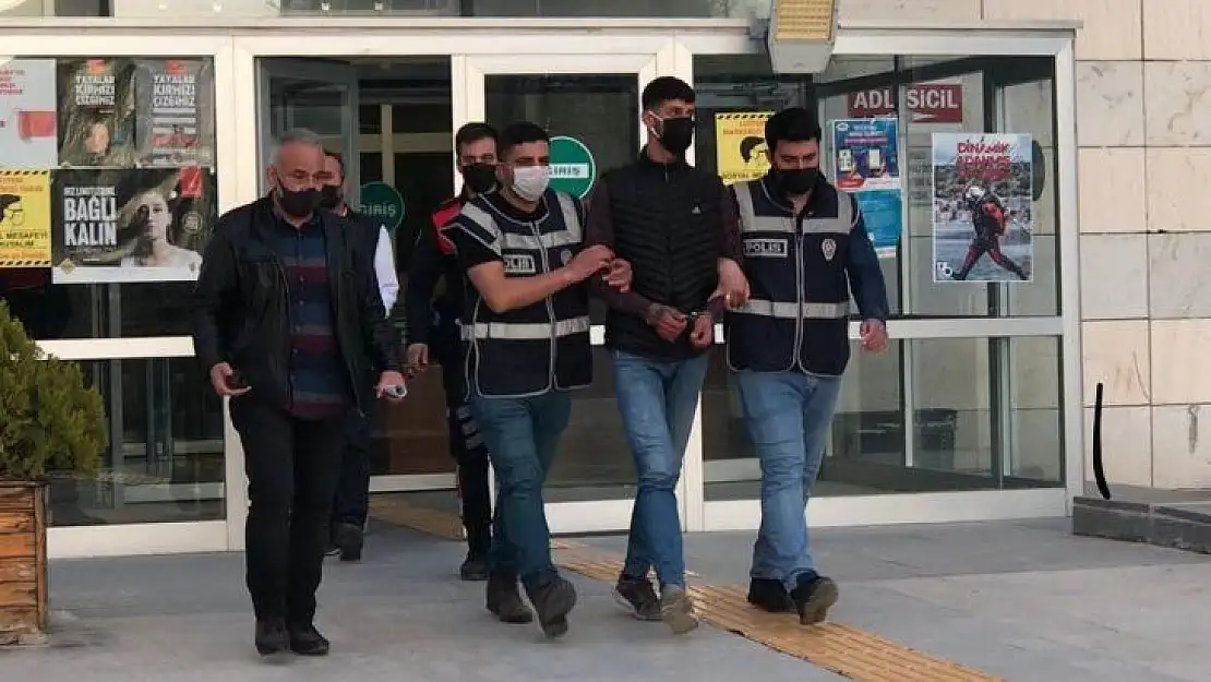 Kız arkadaşını 10 bıçak darbesiyle öldürmüştü,