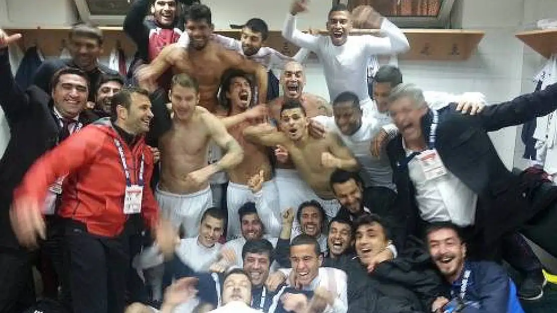 Elazığspor Konyadan Mutlu Dönüyor