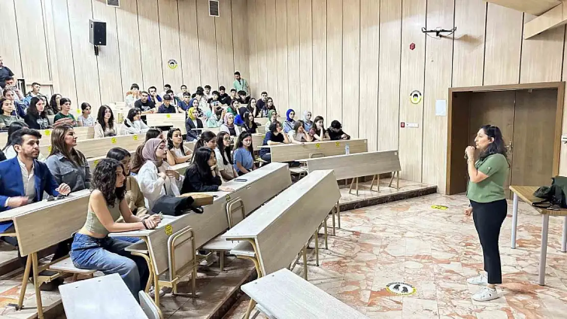 Lise öğrencileri, meslek tercihlerine yardımcı olması amacıyla, Fırat Üniversitesi'ni ziyaret etti