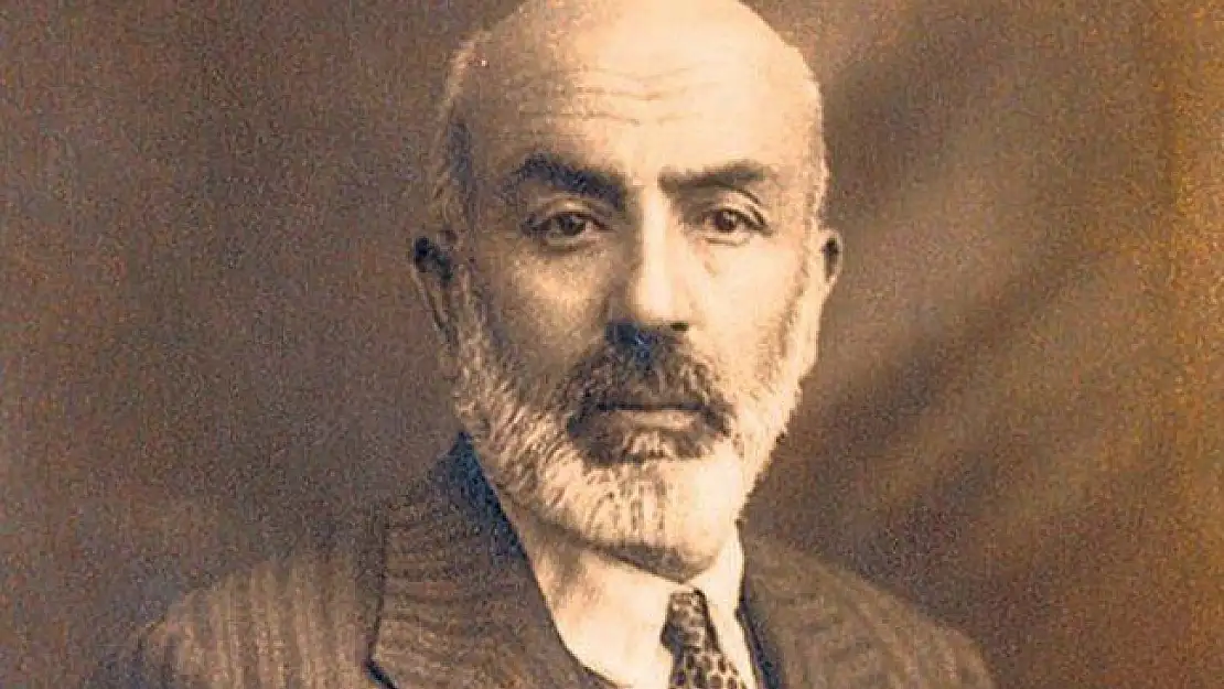 'Akif Örnek Bir Şahsiyet'