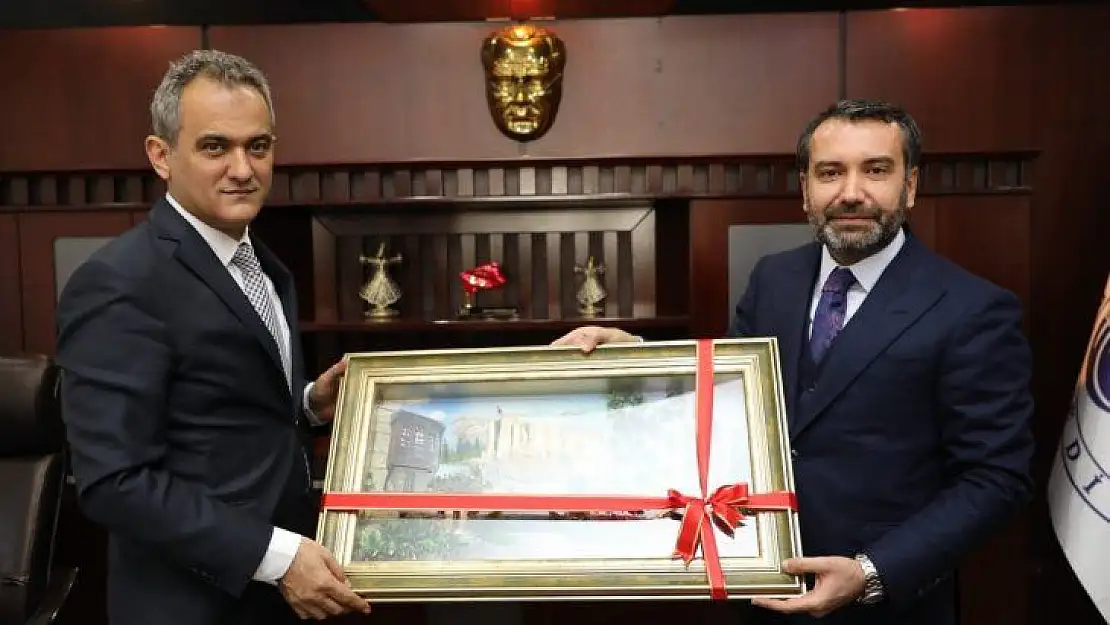 Milli Eğitim Bakanı Özer Elazığ'da