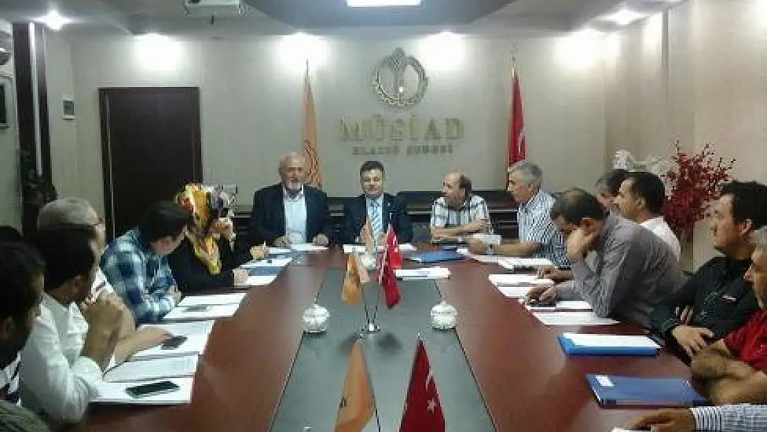 Bal ve Yaşlı Dost Meclisi'ne Katıldı