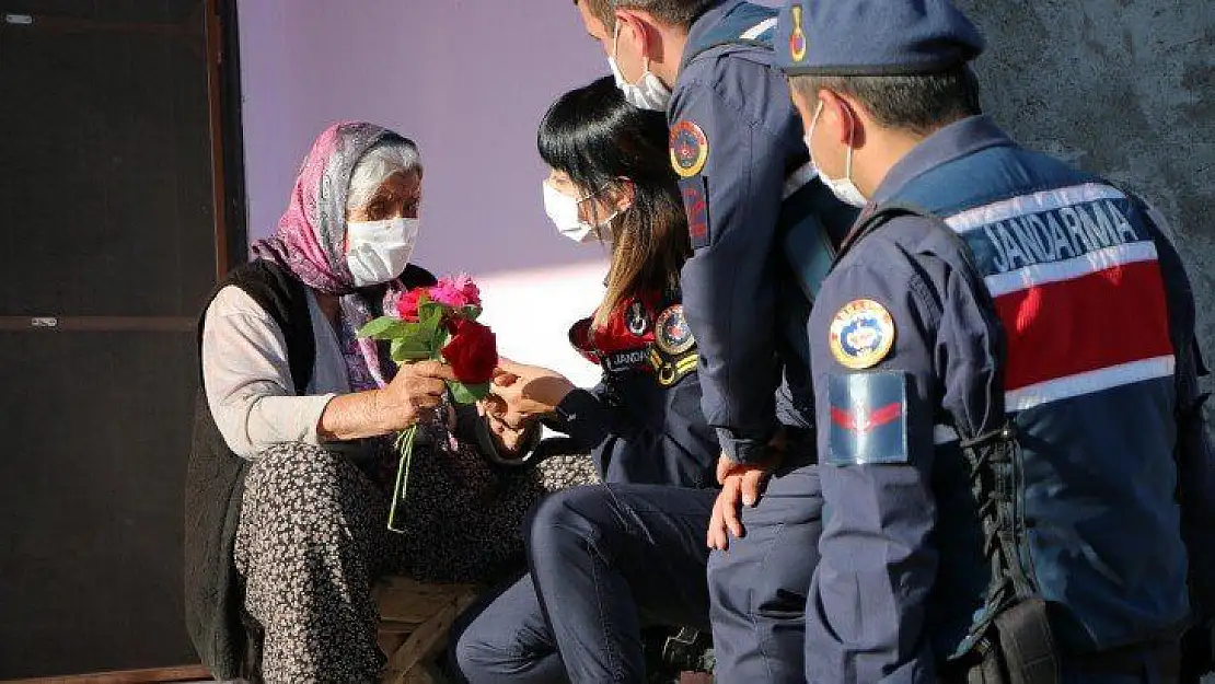 Mutluluğun fotoğrafı, jandarma hem duygulandı, hem duygulandırdı