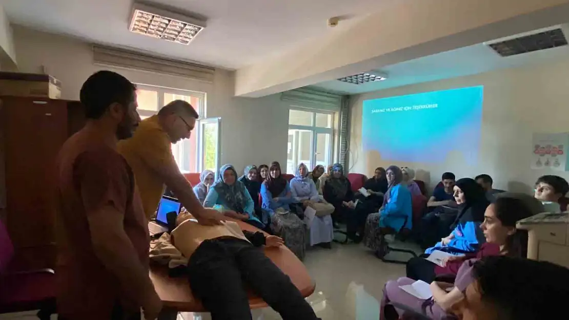 Palu Devlet Hastanesi'nde CPR eğitimi düzenlendi