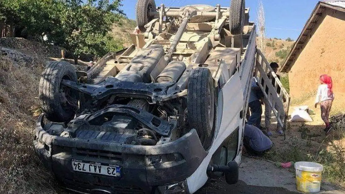 Pikap ters döndü: 2 yaralı
