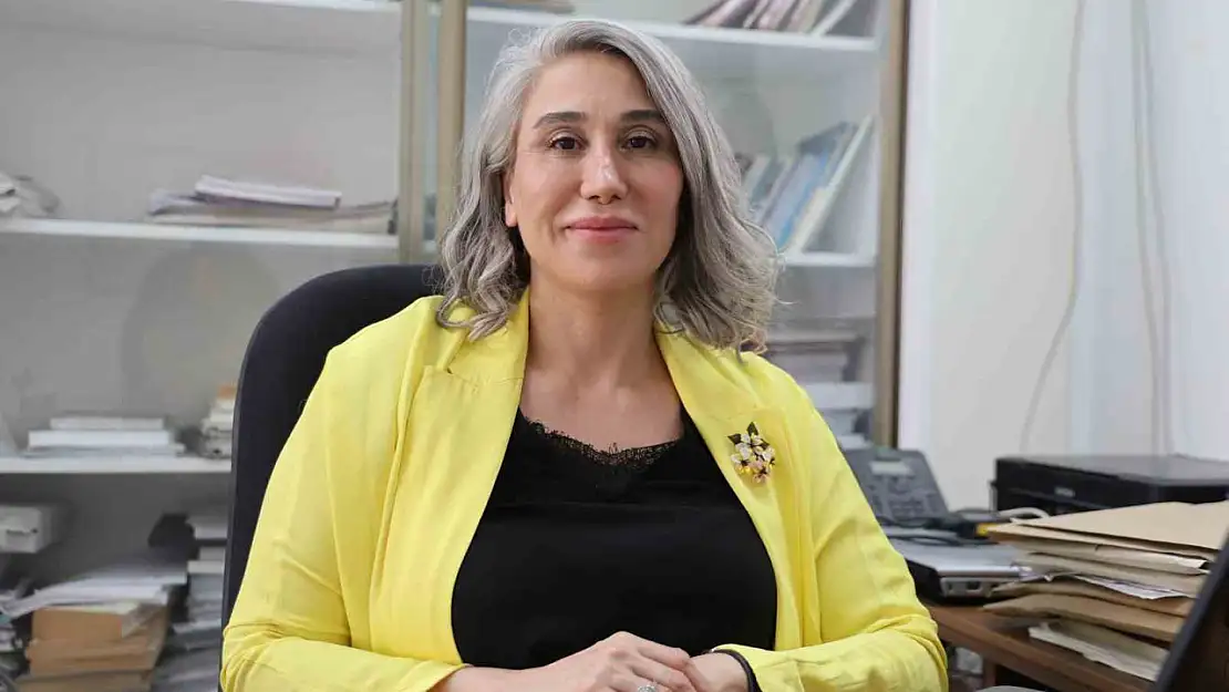 Prof. Dr. Canbay uyardı: 'Elektrikli araçlarda çıkan yangın söndürülse dahi birkaç gün sonra tekrardan alevlenebilir'