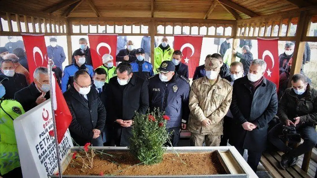 Şehadetinin 4. yılında kabrinde anıldı.
