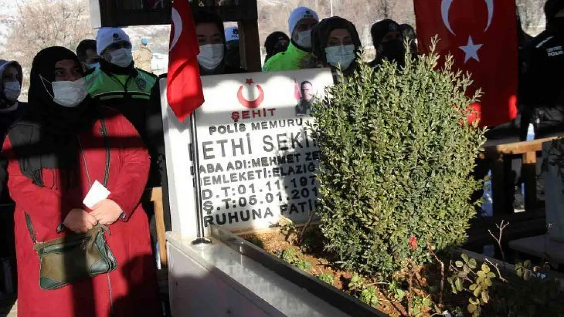 Şehit kahraman polis Fethi Sekin kabri başında anıldı