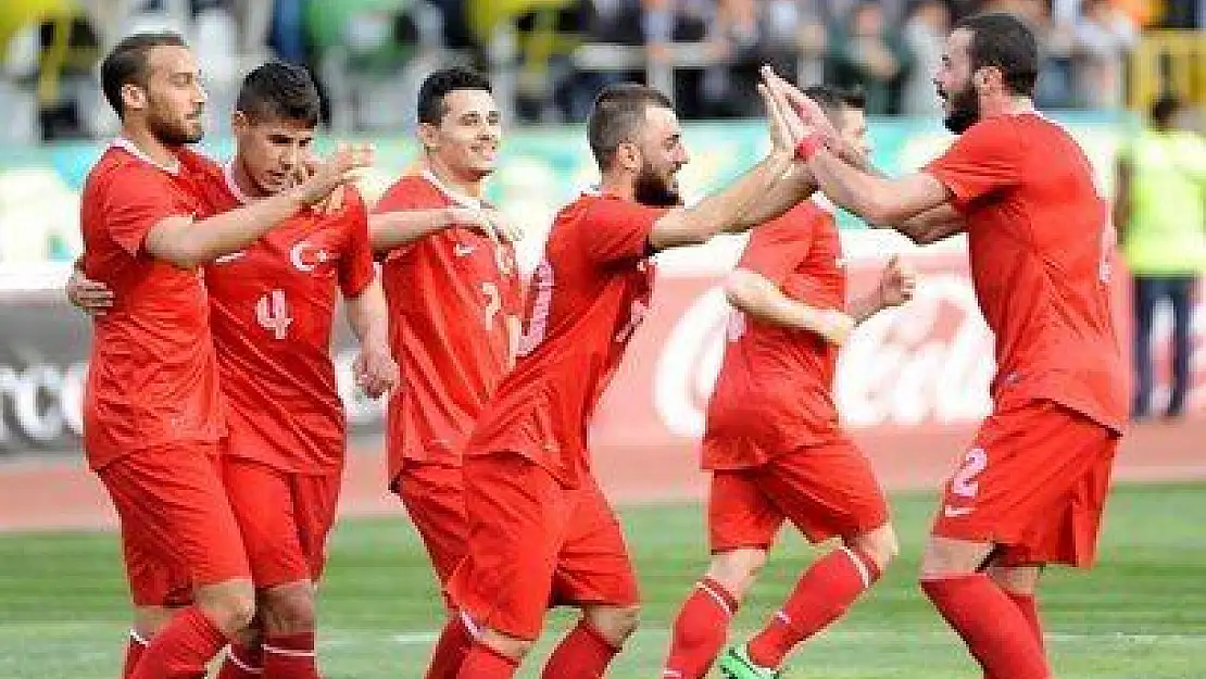 Serdar A2 Milli'de Forma Giydi