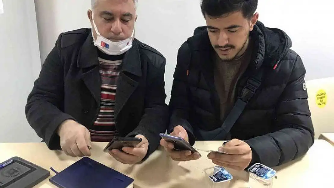 4 bin 500 öğrenciye yemek fişi dağıttı