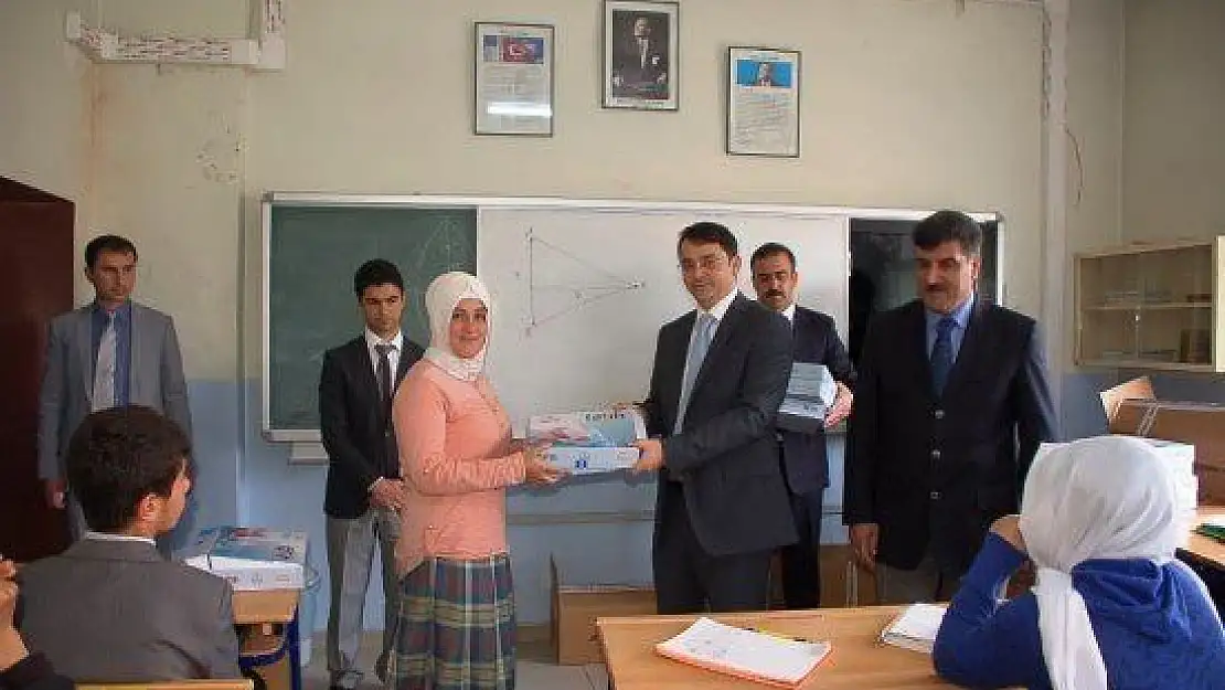 Karakoçan'da 424 Tablet Dağıtıldı