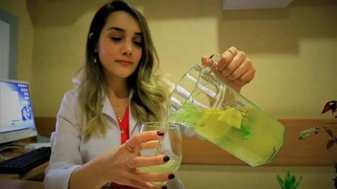 Uzmanından sağlıklı yaz içeceği tarifi, soğuk ve doğal yeşil çay