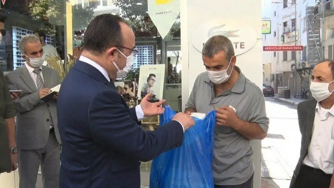 Vali, engelli şahsın tüm maskelerini satın aldı, ilgilenilmesi için talimat verdi
