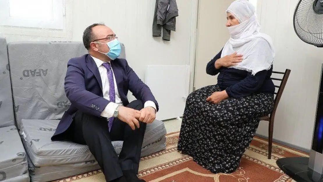 Vali Yırık, kapı kapı gezip gönüllere dokunuyor
