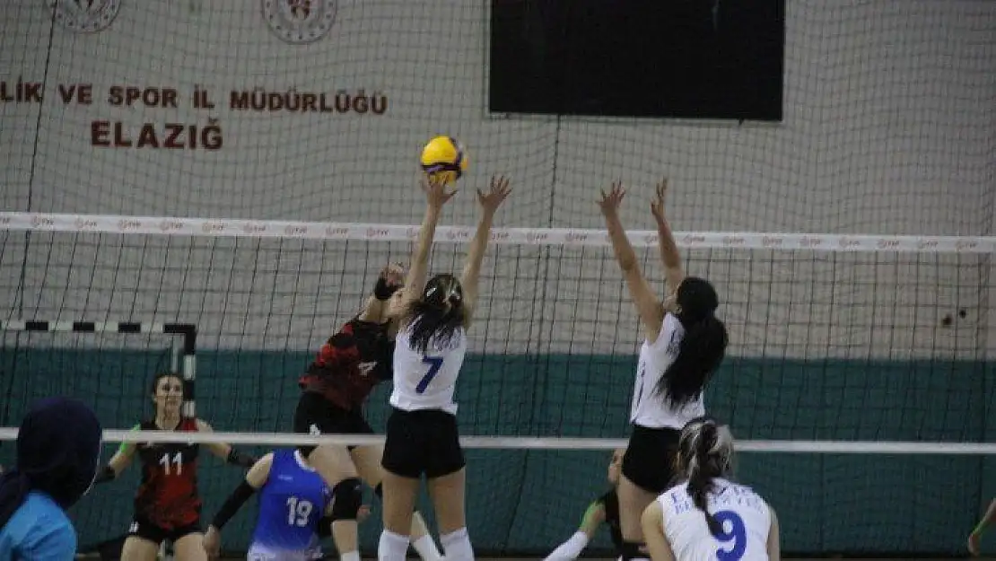 Voleybol 2. Lig: Elazığ Belediyesi Voleybol: 3 - Van Büyükşehir Belediye Gençlikspor: 2