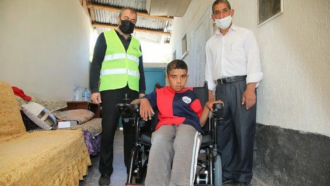 Yolda karşılaştığı başkandan akülü araç isteyen engelli Veysel'e bayram sürprizi
