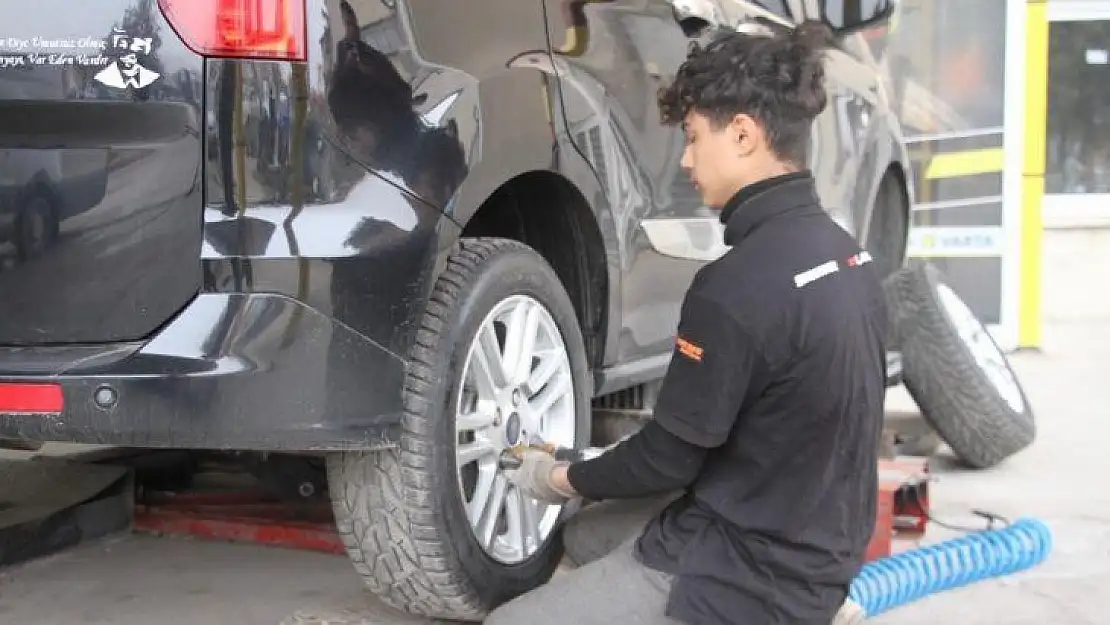 Zorunlu kış lastiği öncesi oto lastikçilerde yoğunluk