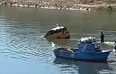 Çocuk el frenini indirince araç baraj sularına gömüldü