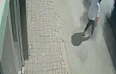 Elazığ'da araç yangını güvenlik kameralarına yansıdı