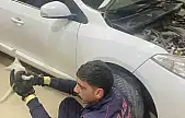 Elazığ'da aracın motor kısmına sıkışan kedi, itfaiye tarafından kurtarıldı