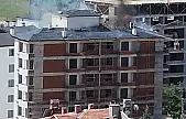 Elazığ'da inşaattaki çatı yangını söndürüldü